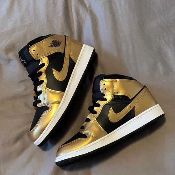 Jordan 1s Gold and Black Mid Glitter - Picture 2 of 4